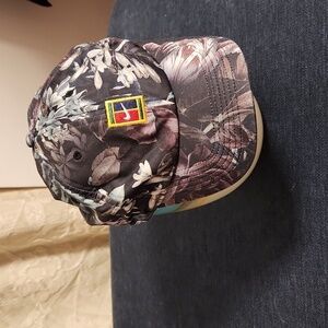 NWOT Nike Heritage86 Logo Floral Tennis Cap